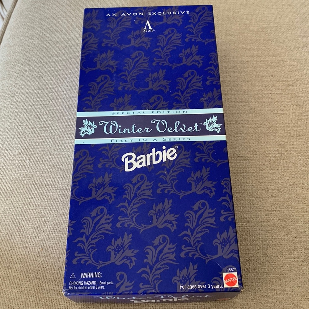 Vintage 1995 Near mint Avon winter velvet Barbie NWT